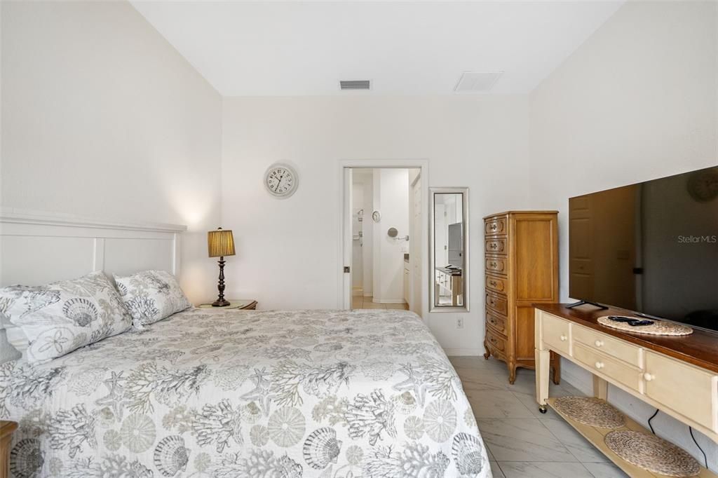 На продажу: $275,000 (2 спален, 2 ванн, 1306 Квадратных фут)