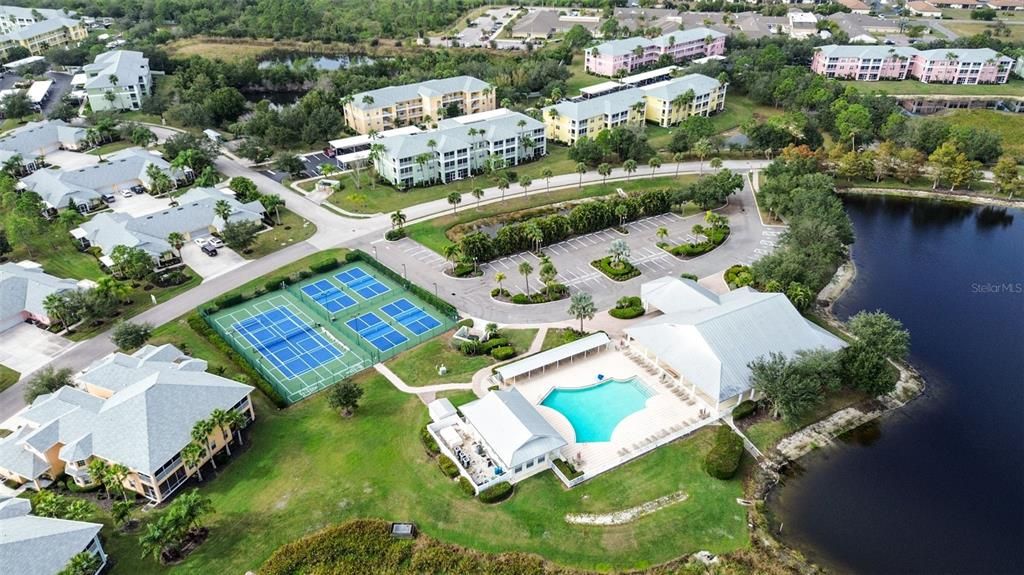 На продажу: $275,000 (2 спален, 2 ванн, 1306 Квадратных фут)