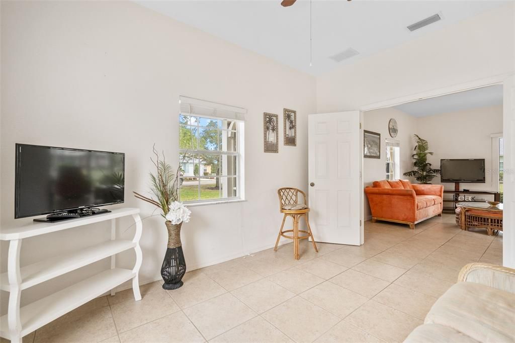 На продажу: $275,000 (2 спален, 2 ванн, 1306 Квадратных фут)