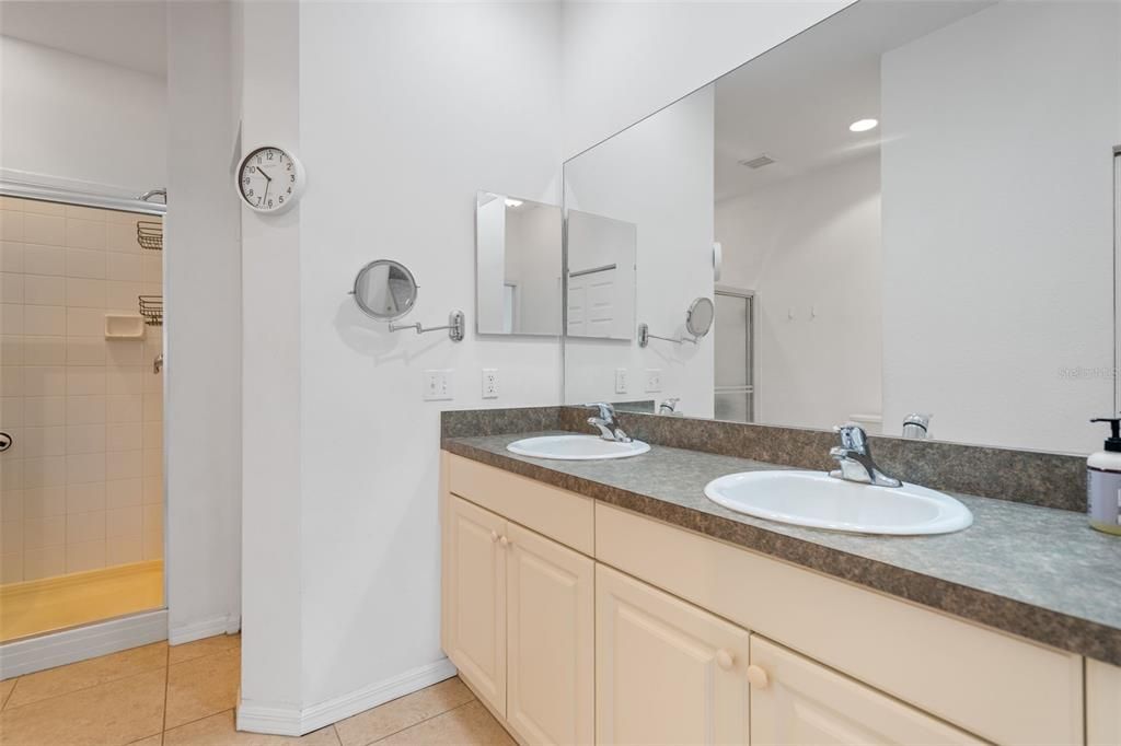 На продажу: $275,000 (2 спален, 2 ванн, 1306 Квадратных фут)