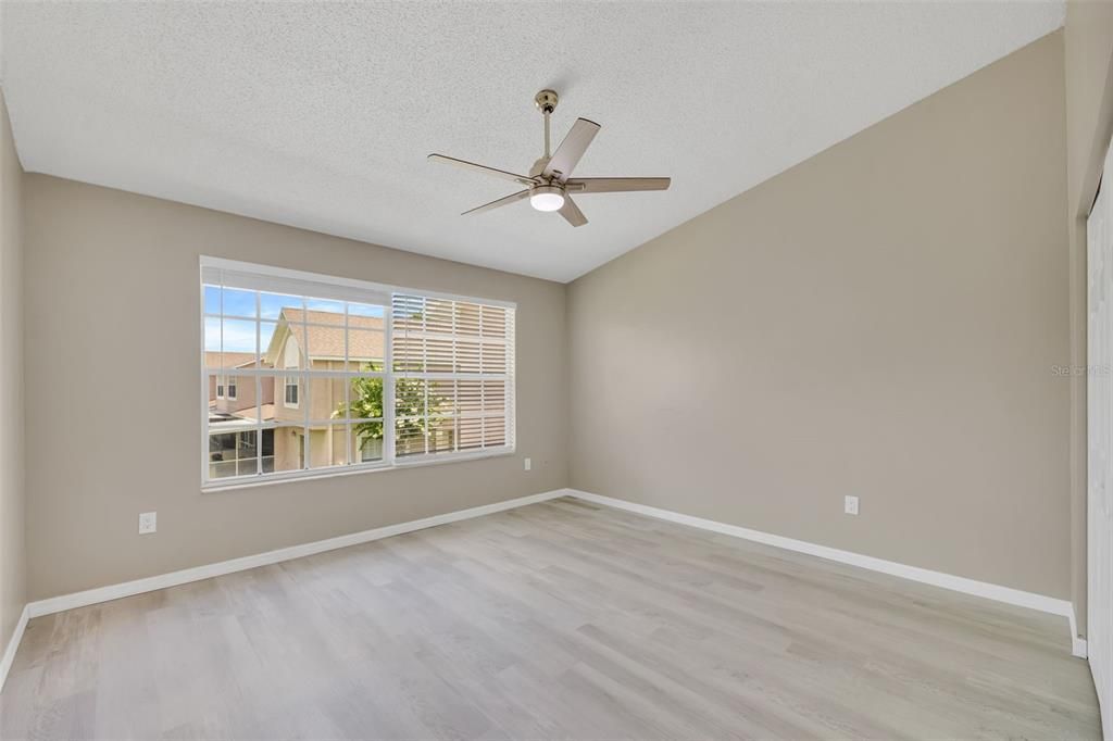 待售: $230,000 (2 贝兹, 2 浴室, 1396 平方英尺)