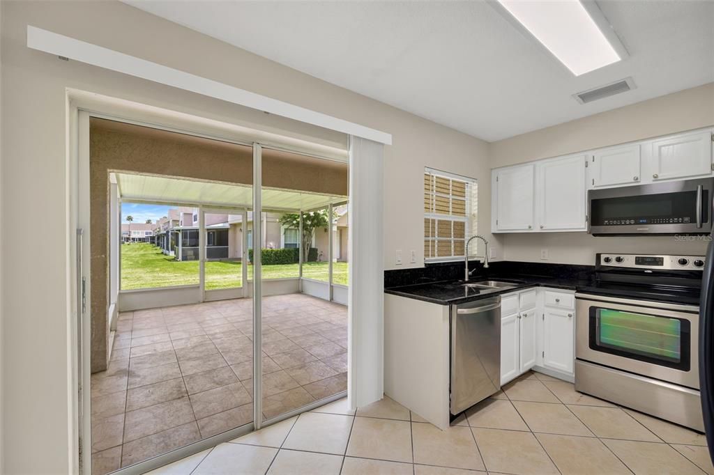 待售: $230,000 (2 贝兹, 2 浴室, 1396 平方英尺)