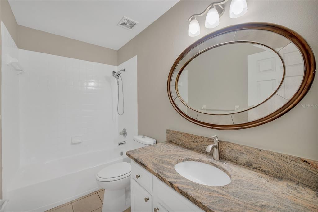 待售: $230,000 (2 贝兹, 2 浴室, 1396 平方英尺)