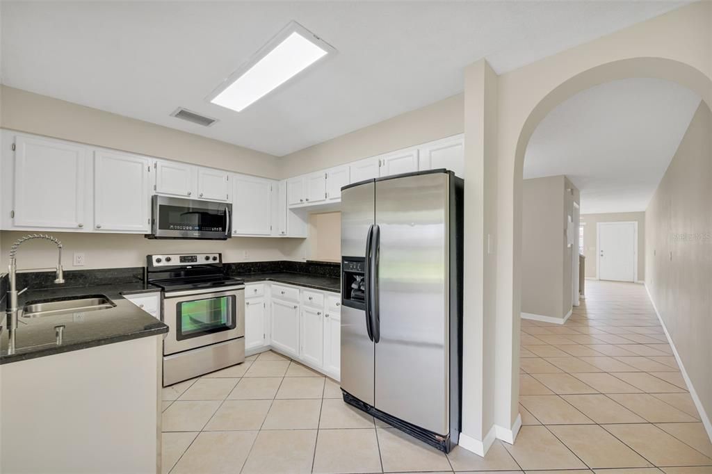 待售: $230,000 (2 贝兹, 2 浴室, 1396 平方英尺)