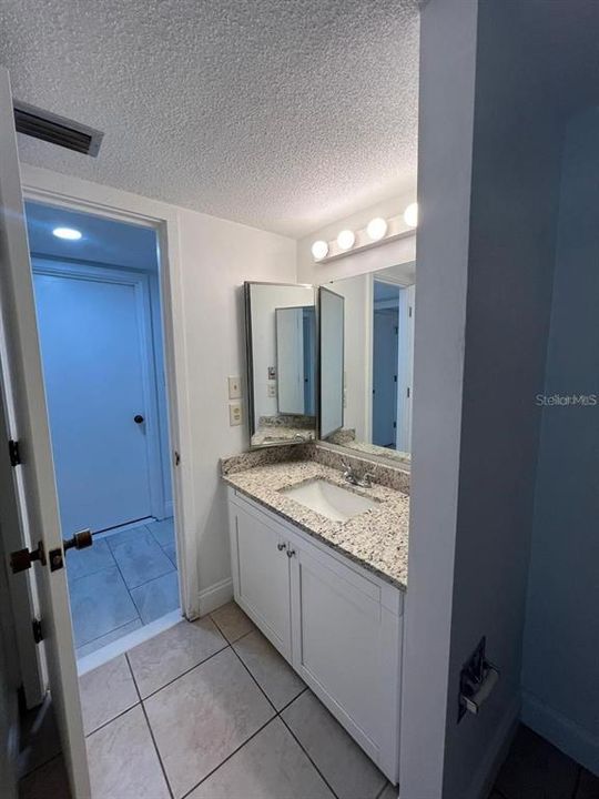 For Rent: $1,600 (2 beds, 2 baths, 974 Square Feet)