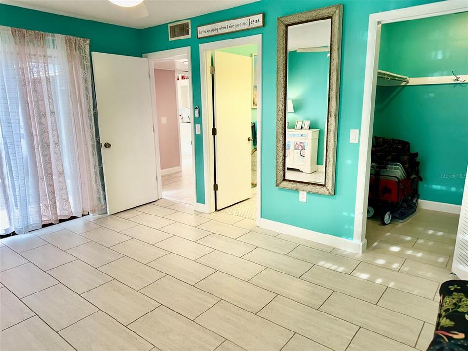 На продажу: $375,000 (2 спален, 2 ванн, 1728 Квадратных фут)