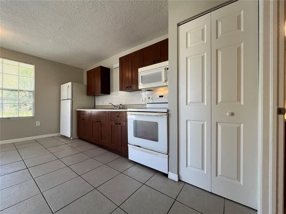 В аренду: $1,095 (1 спален, 1 ванн, 432 Квадратных фут)