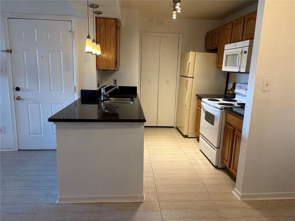 На продажу: $139,000 (1 спален, 1 ванн, 660 Квадратных фут)