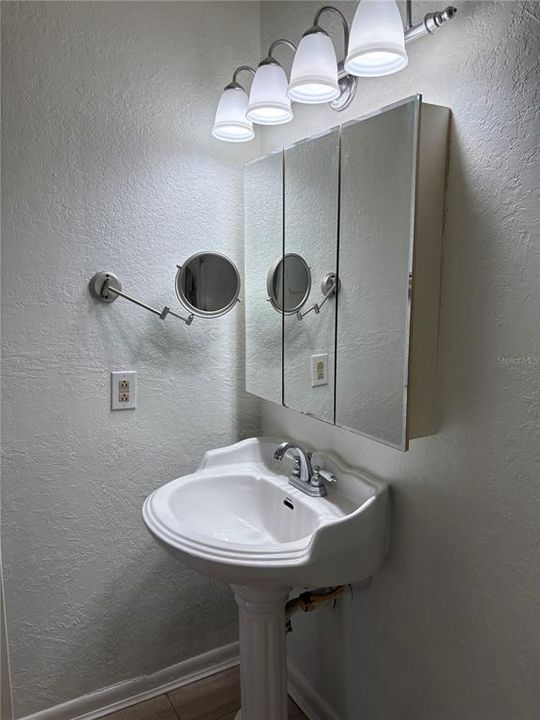 На продажу: $139,000 (1 спален, 1 ванн, 660 Квадратных фут)