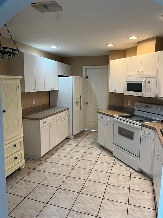 For Rent: $2,995 (3 beds, 2 baths, 1412 Square Feet)