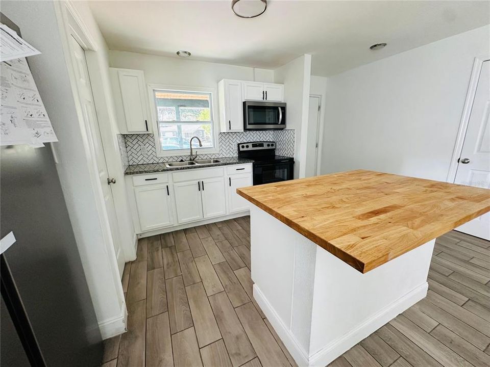 На продажу: $205,000 (2 спален, 1 ванн, 960 Квадратных фут)