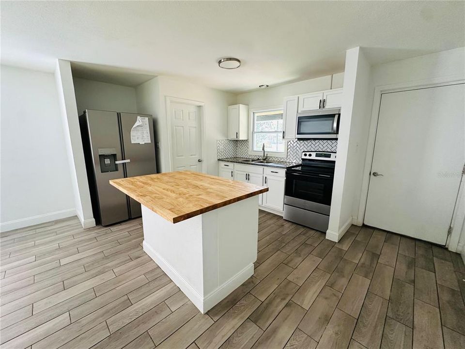 На продажу: $205,000 (2 спален, 1 ванн, 960 Квадратных фут)