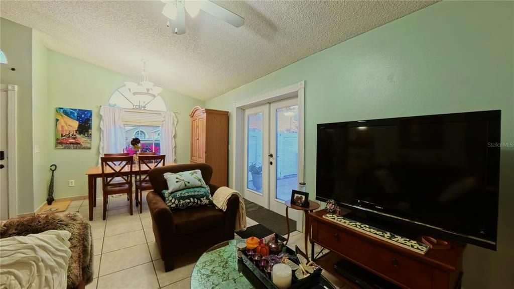 For Sale: $275,000 (4 beds, 2 baths, 1265 Square Feet)