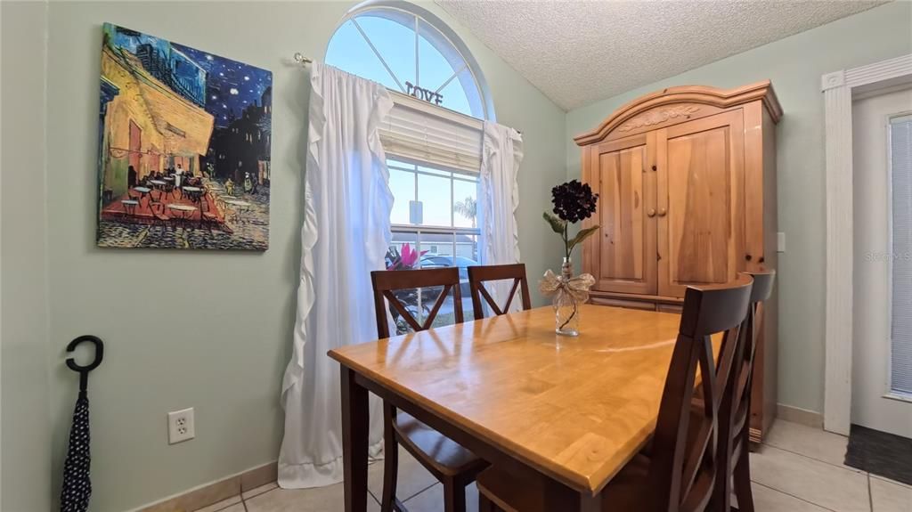 For Sale: $275,000 (4 beds, 2 baths, 1265 Square Feet)