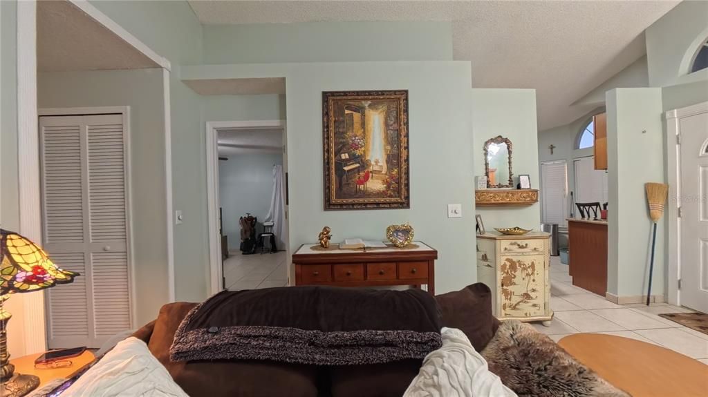 For Sale: $275,000 (4 beds, 2 baths, 1265 Square Feet)