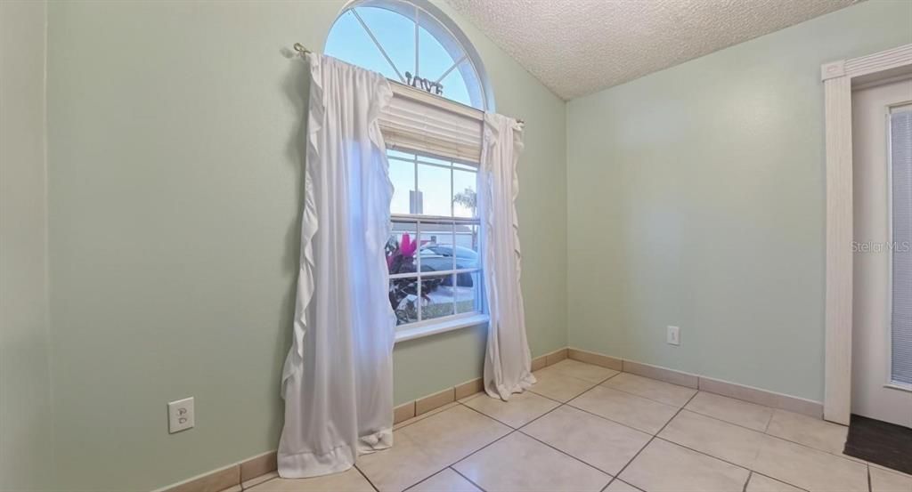 For Sale: $275,000 (4 beds, 2 baths, 1265 Square Feet)