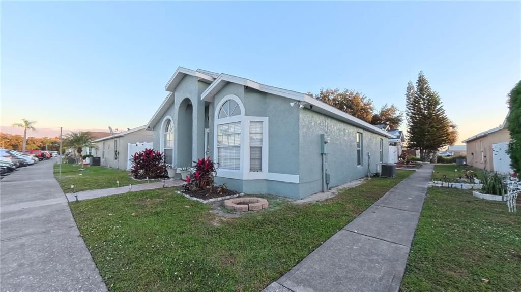For Sale: $275,000 (4 beds, 2 baths, 1265 Square Feet)