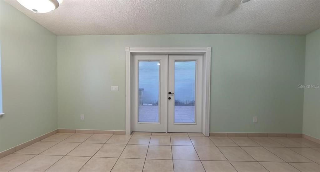 For Sale: $275,000 (4 beds, 2 baths, 1265 Square Feet)