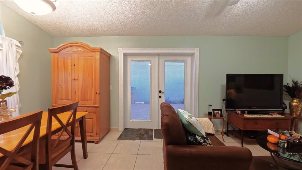 For Sale: $275,000 (4 beds, 2 baths, 1265 Square Feet)