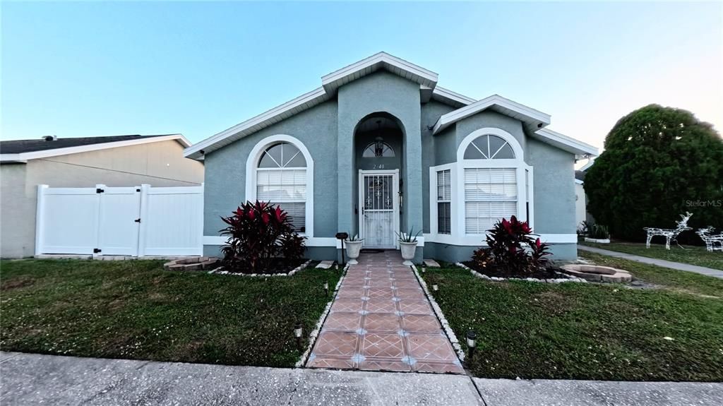For Sale: $275,000 (4 beds, 2 baths, 1265 Square Feet)