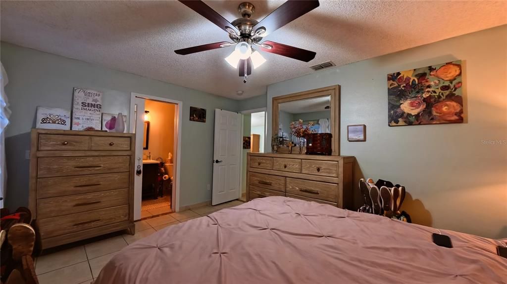 For Sale: $275,000 (4 beds, 2 baths, 1265 Square Feet)