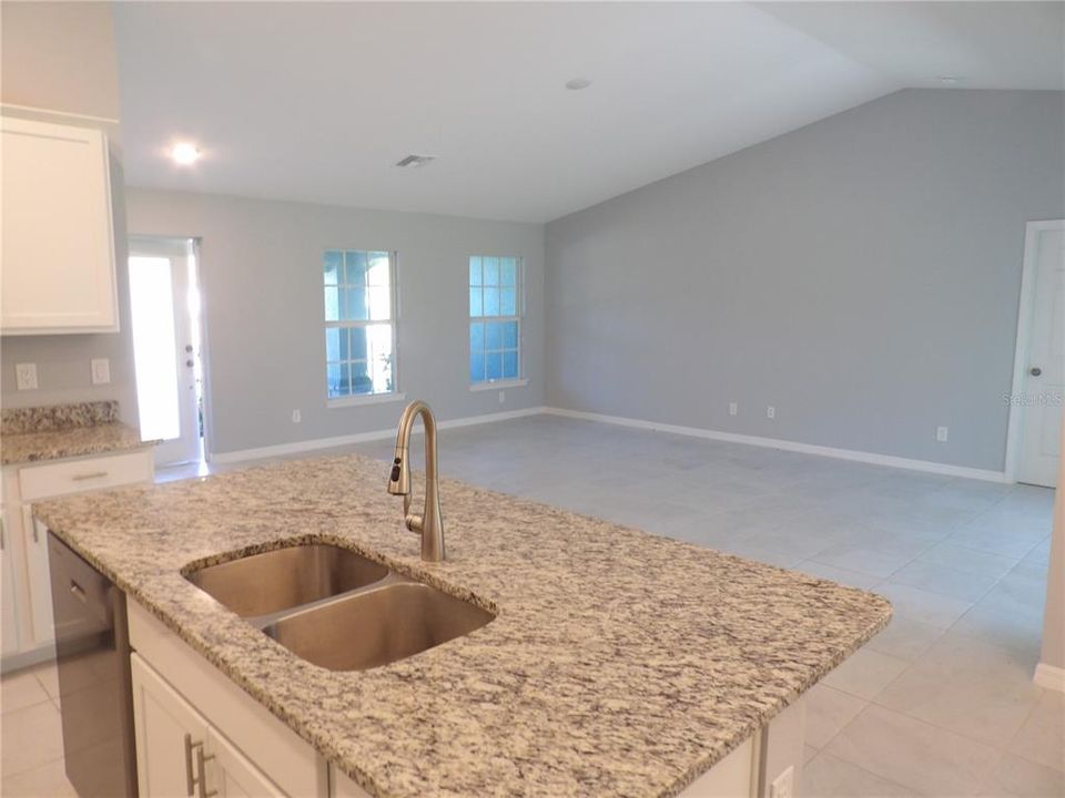 На продажу: $350,000 (3 спален, 2 ванн, 1615 Квадратных фут)