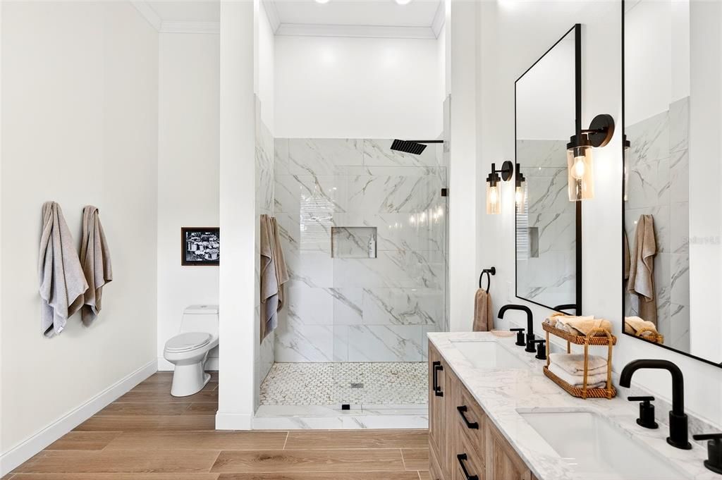 For Sale: $2,000,000 (3 beds, 2 baths, 2736 Square Feet)