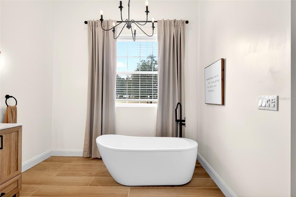 For Sale: $2,000,000 (3 beds, 2 baths, 2736 Square Feet)