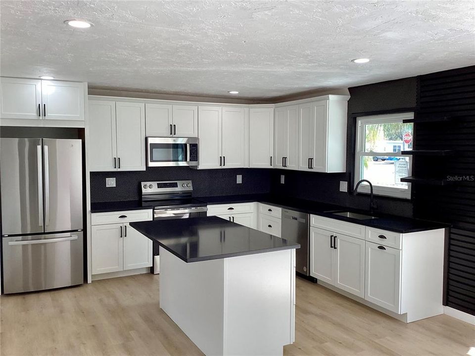 Active With Contract: $250,000 (3 beds, 1 baths, 1114 Square Feet)