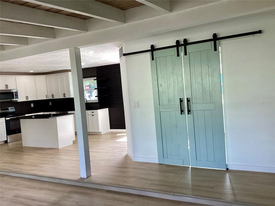 Active With Contract: $250,000 (3 beds, 1 baths, 1114 Square Feet)