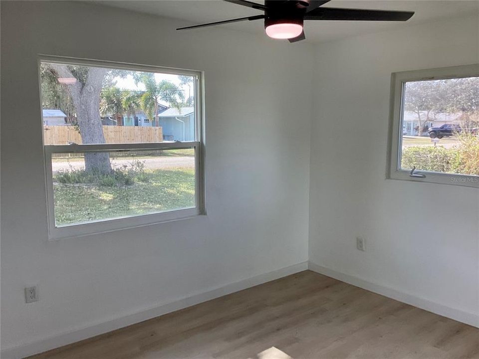 Active With Contract: $250,000 (3 beds, 1 baths, 1114 Square Feet)