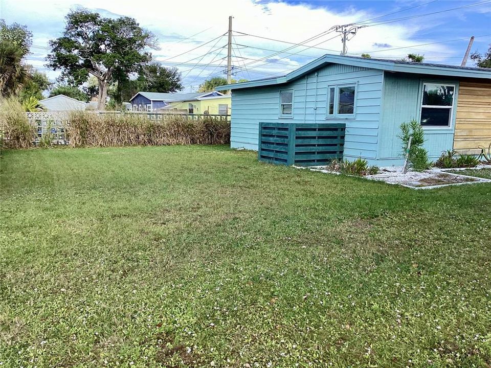 Active With Contract: $250,000 (3 beds, 1 baths, 1114 Square Feet)