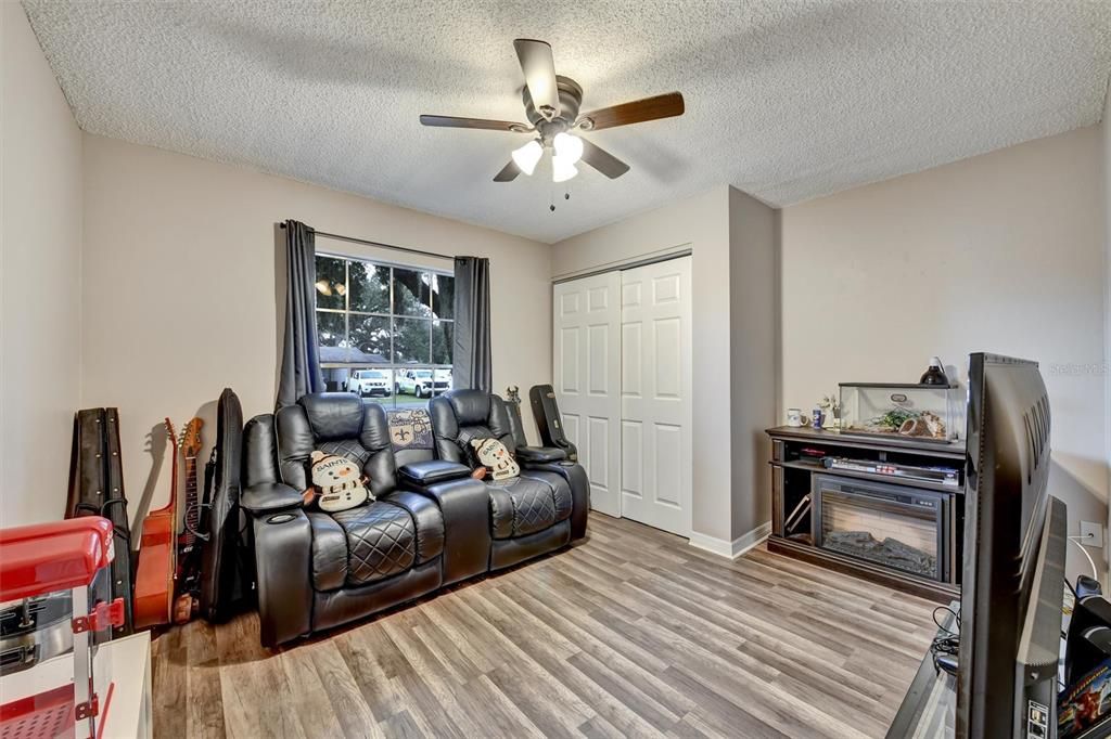 En Venta: $362,000 (3 camas, 2 baños, 1350 Pies cuadrados)