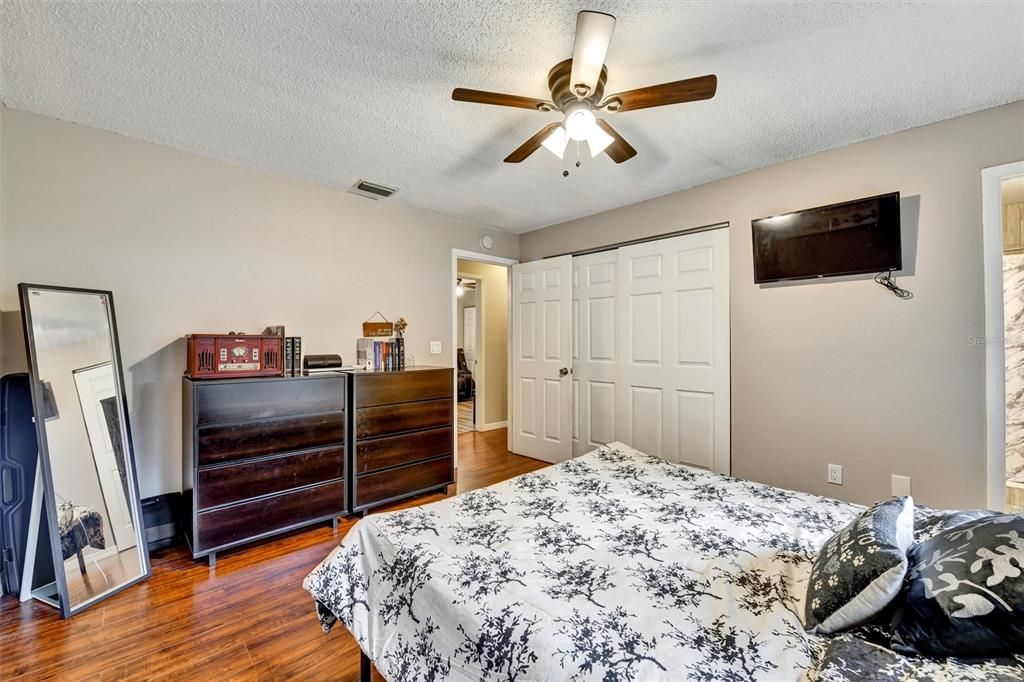 En Venta: $362,000 (3 camas, 2 baños, 1350 Pies cuadrados)