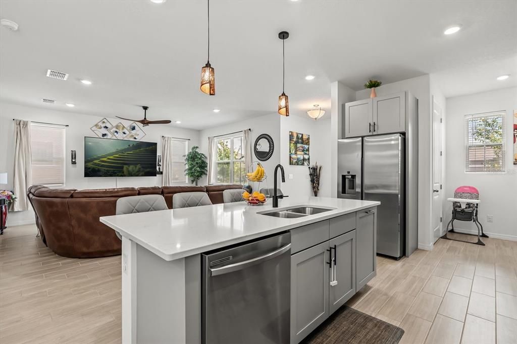 На продажу: $549,000 (3 спален, 2 ванн, 1907 Квадратных фут)