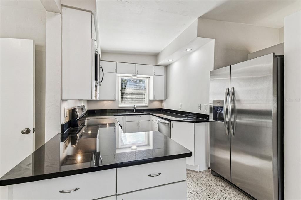 待售: $425,000 (3 贝兹, 1 浴室, 1204 平方英尺)