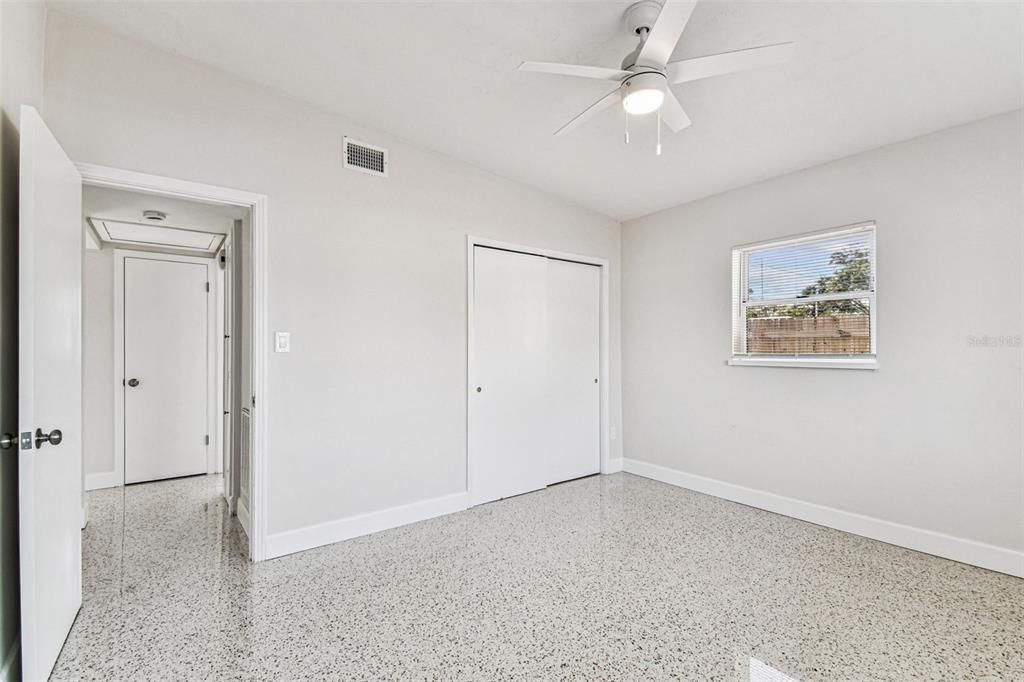 待售: $425,000 (3 贝兹, 1 浴室, 1204 平方英尺)