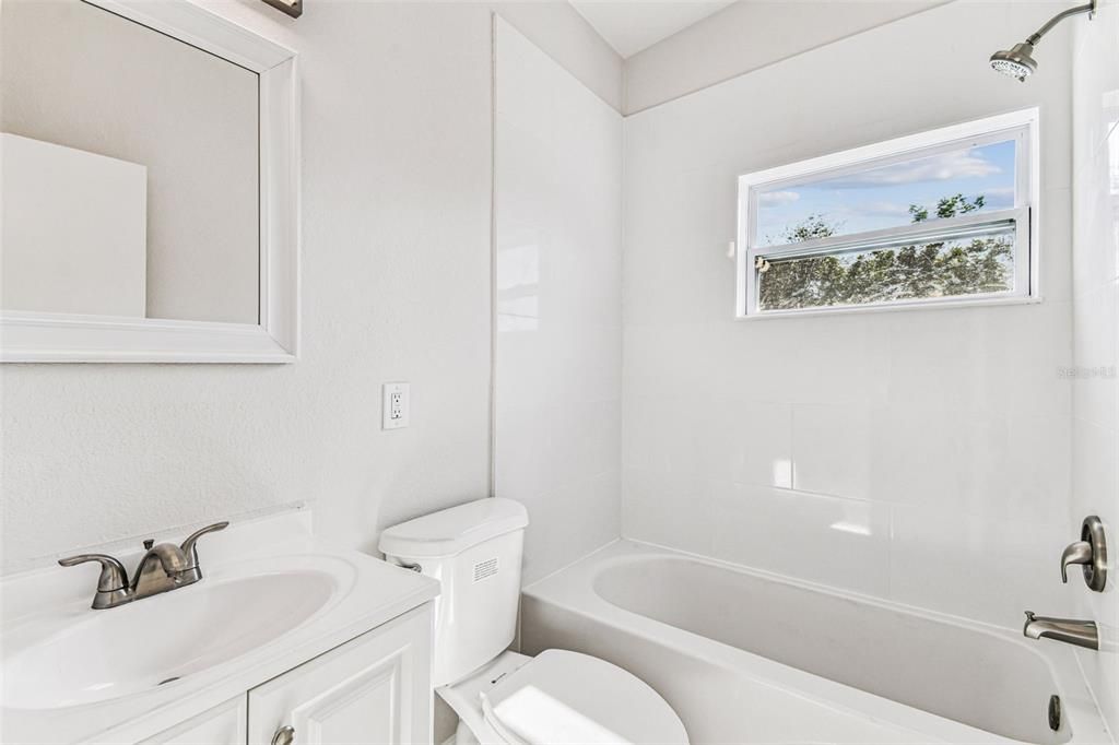 待售: $425,000 (3 贝兹, 1 浴室, 1204 平方英尺)