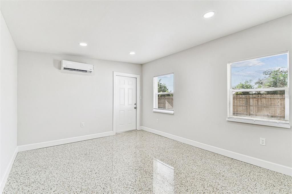 待售: $425,000 (3 贝兹, 1 浴室, 1204 平方英尺)