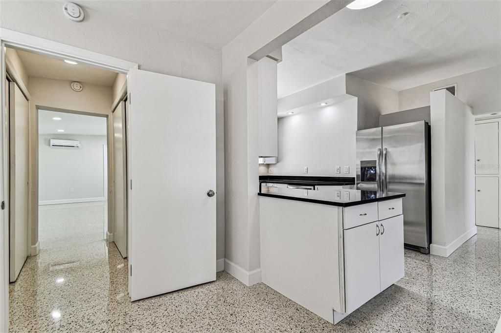 待售: $425,000 (3 贝兹, 1 浴室, 1204 平方英尺)