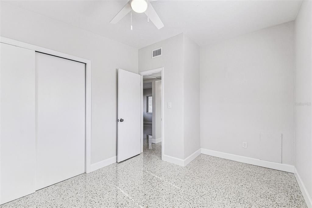 待售: $425,000 (3 贝兹, 1 浴室, 1204 平方英尺)