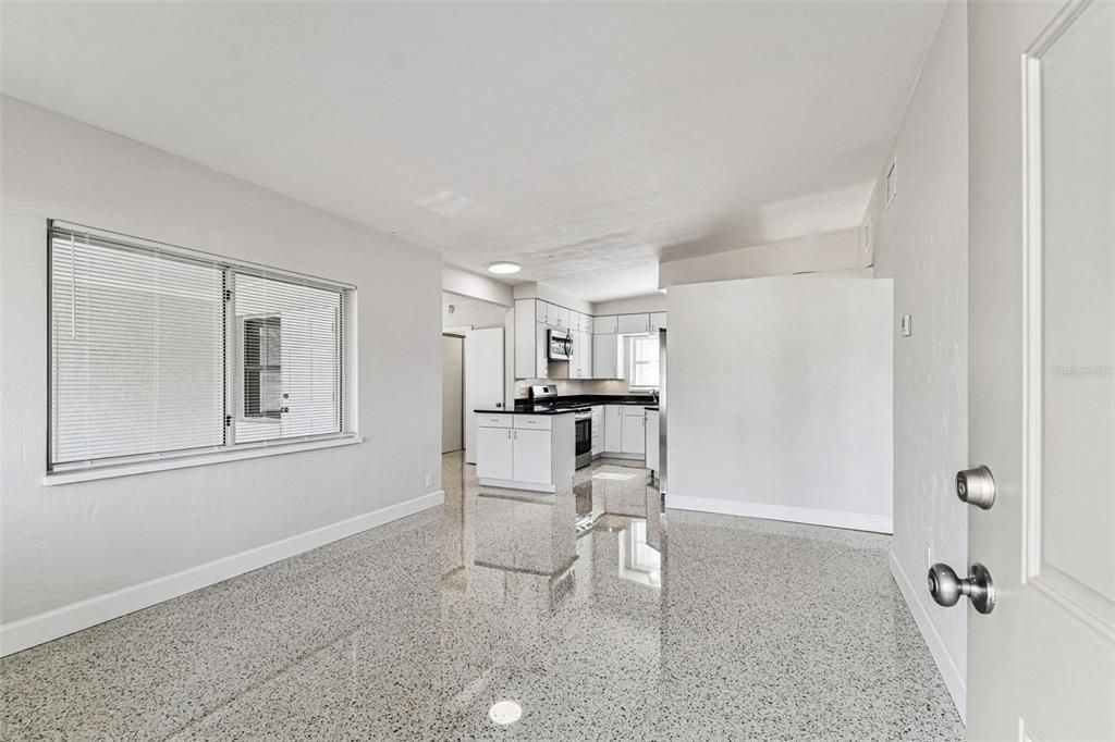 待售: $425,000 (3 贝兹, 1 浴室, 1204 平方英尺)