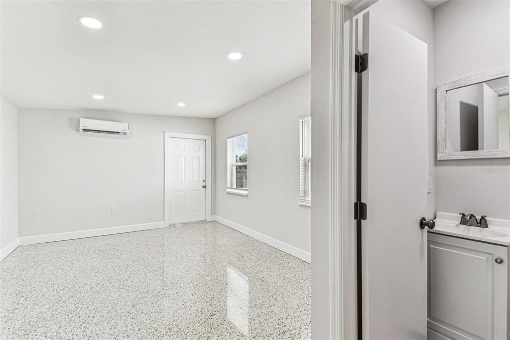 待售: $425,000 (3 贝兹, 1 浴室, 1204 平方英尺)