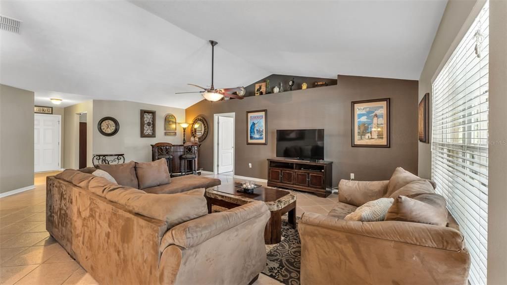 待售: $474,900 (3 贝兹, 2 浴室, 2035 平方英尺)