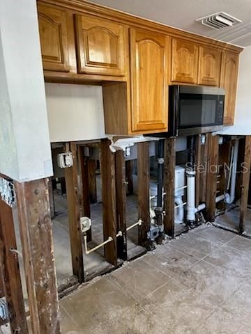 待售: $94,999 (1 贝兹, 1 浴室, 824 平方英尺)