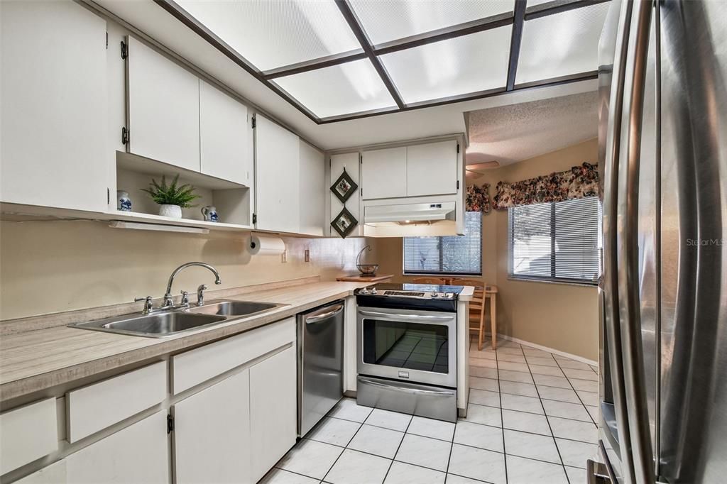 待售: $320,000 (2 贝兹, 2 浴室, 1335 平方英尺)