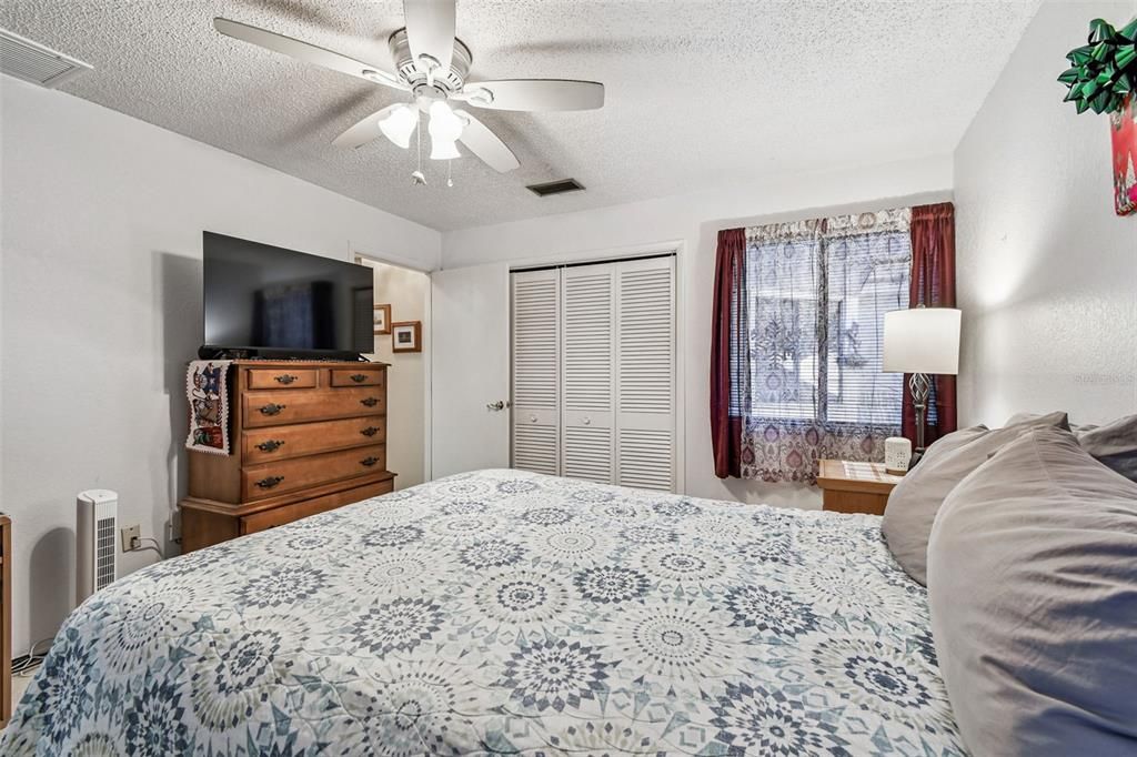 待售: $320,000 (2 贝兹, 2 浴室, 1335 平方英尺)