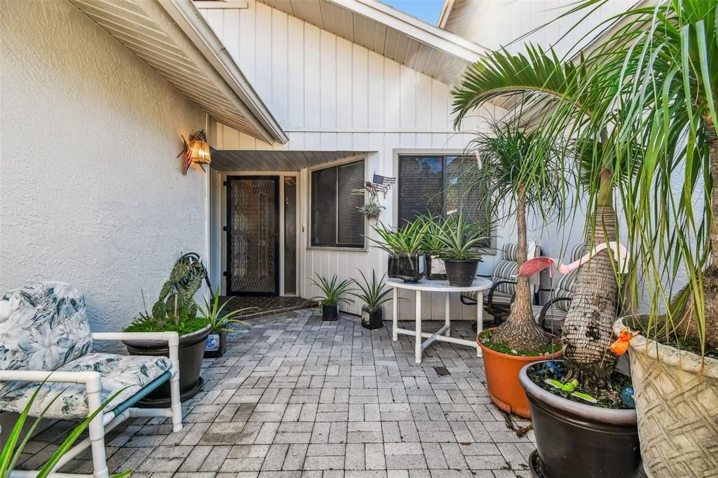 待售: $320,000 (2 贝兹, 2 浴室, 1335 平方英尺)