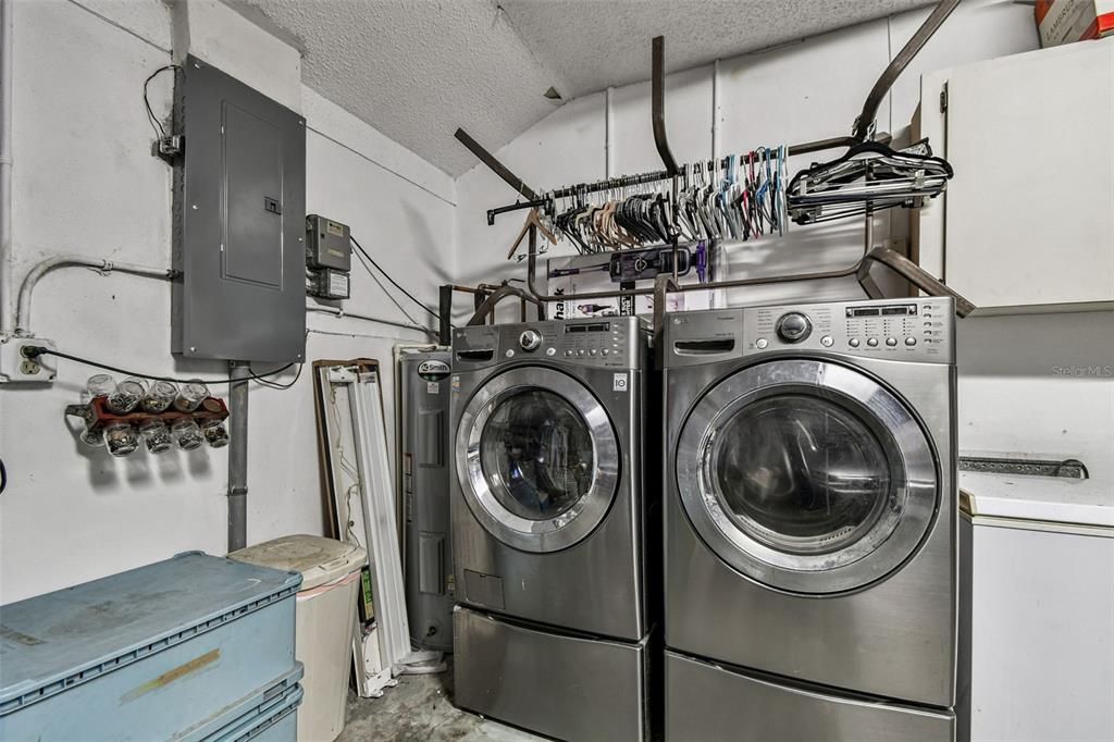 待售: $320,000 (2 贝兹, 2 浴室, 1335 平方英尺)