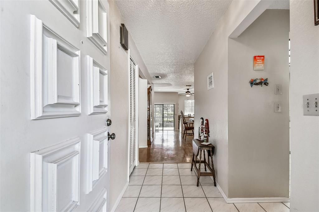 待售: $320,000 (2 贝兹, 2 浴室, 1335 平方英尺)